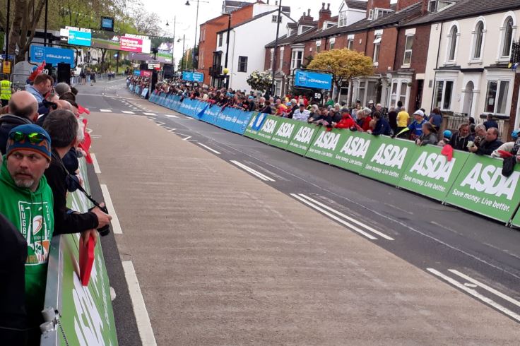 Crowds on the race finish at Bennetthorpe